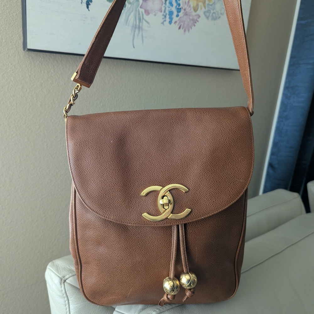 Chanel Vintage drawstring CC backpack in brown caviar leather with gold-tone - Picture 2 of 12